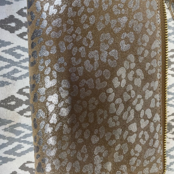 Lodis Tan Silver Leopard Print Suede Convertible Crossbody Bag Wristlet Wallet - Picture 6 of 8